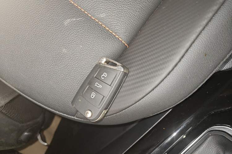 Used Volkswagen T-ROC 2021 280TSI DSG Two-Wheel Drive Comfort Connect 30th Anniversary Edition Vehicle Key