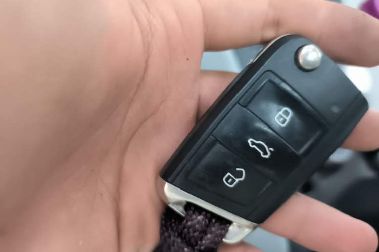 Used Volkswagen T-ROC 2021 Revised Version 280TSI DSG Two-Wheel Drive R-Line Pro Connected Car Edition Vehicle Key