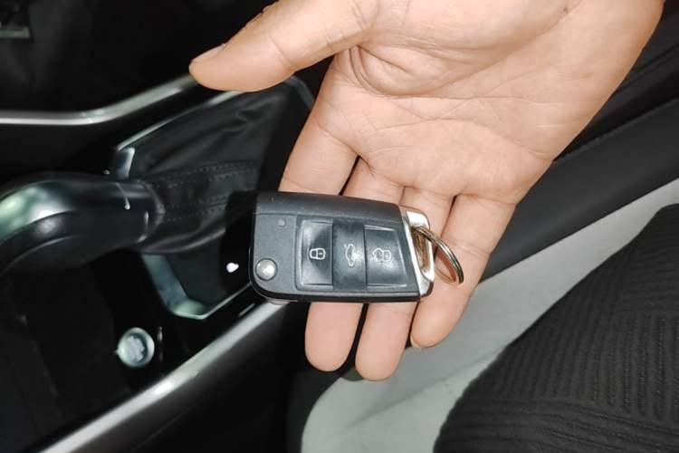Used Volkswagen T-ROC 2021 280TSI DSG Two-Wheel Drive R-Line Pro Connected Version Vehicle Key