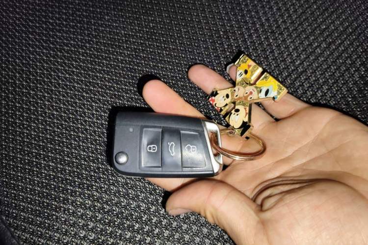 Used Volkswagen T-ROC 2021 280TSI DSG Two-Wheel Drive R-Line Pro Connected Version Vehicle Key