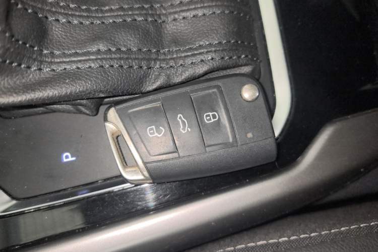 Used Volkswagen T-ROC 2021 280TSI DSG Two-Wheel Drive R-Line Pro Connected Version Vehicle Key