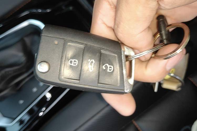 Used Volkswagen T-ROC 2021 280TSI DSG Two-Wheel Drive Comfort Connect 30th Anniversary Edition Vehicle Key