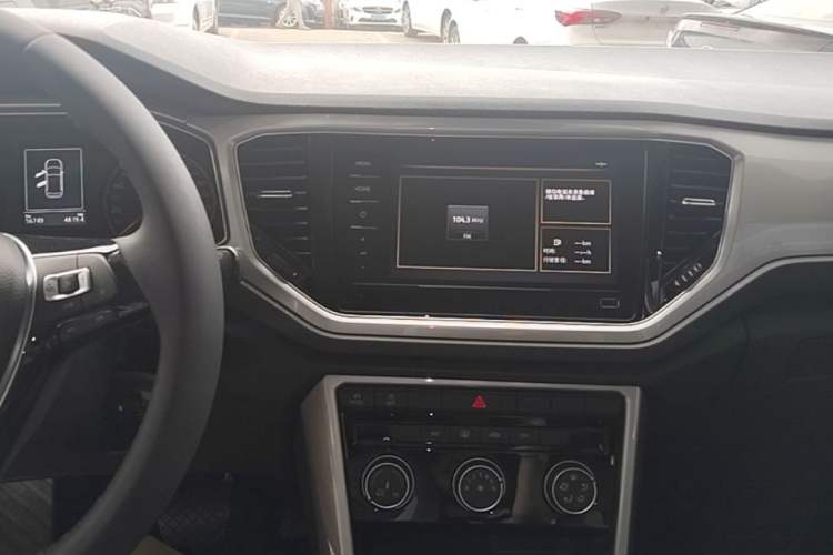 Used Volkswagen T-ROC 2021 280TSI DSG Two-Wheel Drive Elite Connect Edition Audio And AC Panel