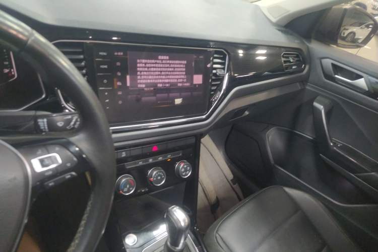 Used Volkswagen T-ROC 2021 280TSI DSG Two-Wheel Drive Comfort Connect Edition Audio And AC Panel