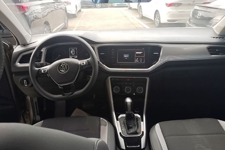 Used Volkswagen T-ROC 2021 280TSI DSG Two-Wheel Drive Elite Connect Edition Center Console