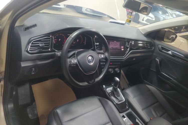 Used Volkswagen T-ROC 2021 280TSI DSG Two-Wheel Drive Comfort Connect Edition Center Console