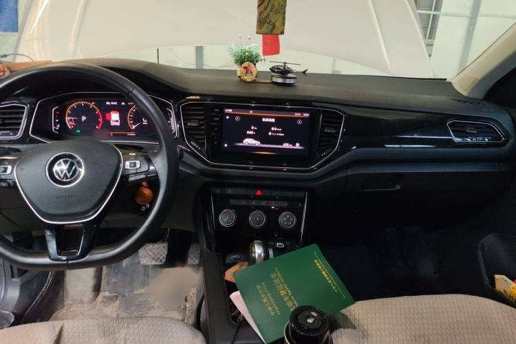 Used Volkswagen T-ROC 2021 280TSI DSG Two-Wheel Drive Comfort Connect 30th Anniversary Edition Center Console