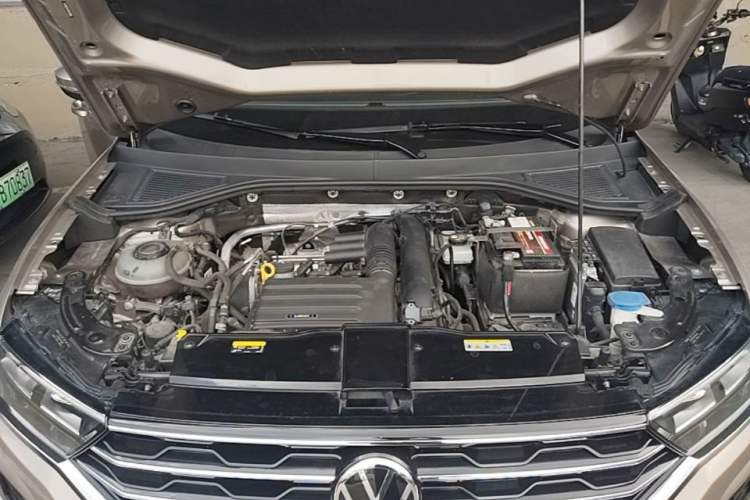 Used Volkswagen T-ROC 2021 280TSI DSG Two-Wheel Drive Elite Connect Edition Engine Bay