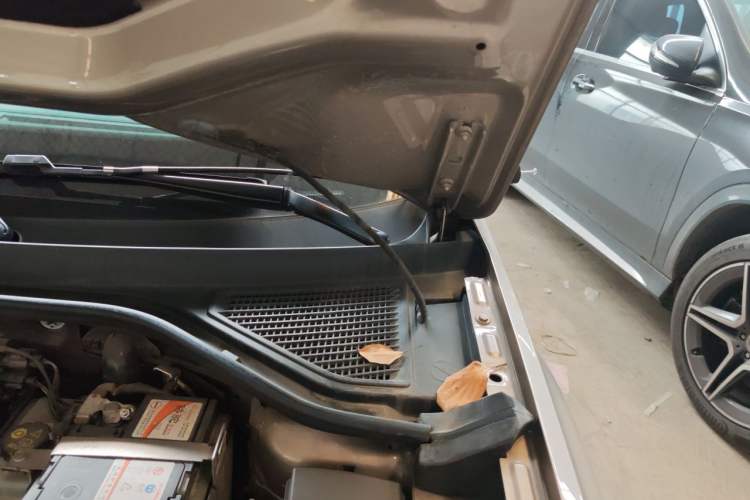 Used Volkswagen T-ROC 2021 280TSI DSG Two-Wheel Drive Comfort Connect 30th Anniversary Edition Engine Bay Left