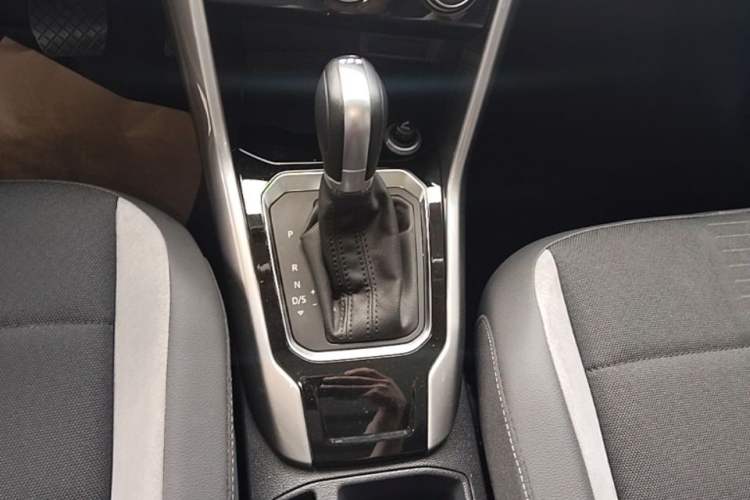Used Volkswagen T-ROC 2021 280TSI DSG Two-Wheel Drive Elite Connect Edition Gear Lever