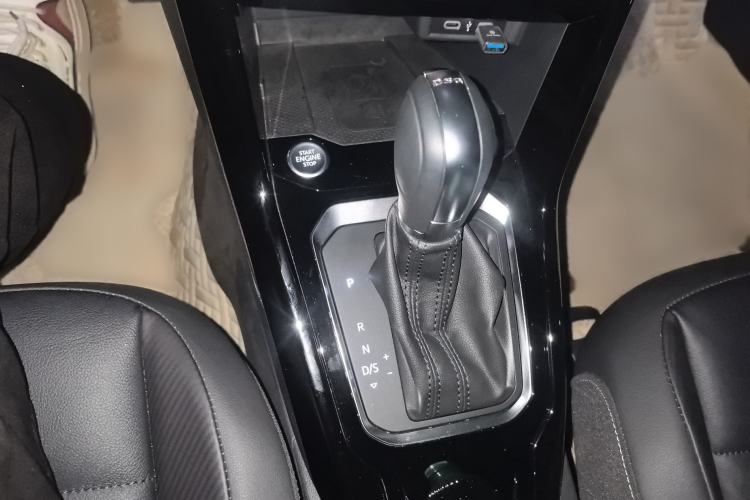 Used Volkswagen T-ROC 2021 280TSI DSG Two-Wheel Drive Comfort Connect Edition Gear Lever