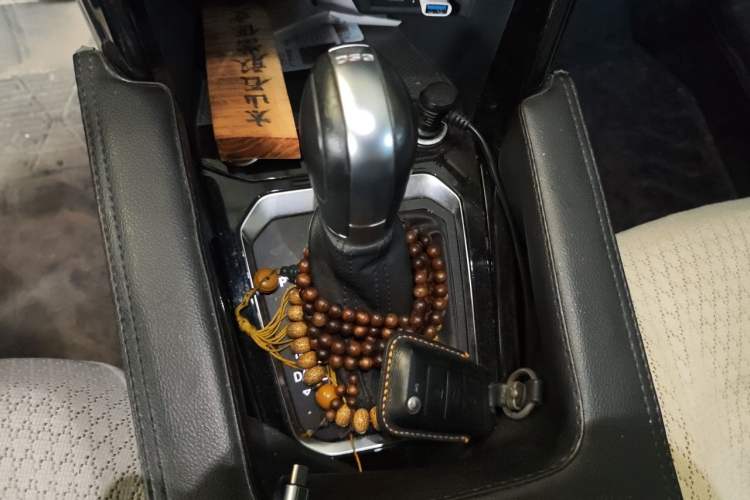 Used Volkswagen T-ROC 2021 280TSI DSG Two-Wheel Drive Comfort Connect 30th Anniversary Edition Gear Lever