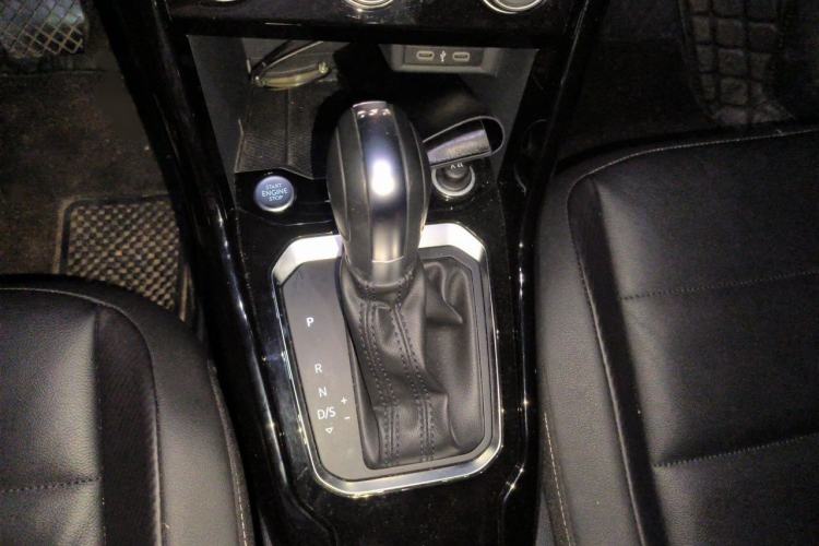 Used Volkswagen T-ROC 2021 280TSI DSG Two-Wheel Drive Comfort Connect Edition Gear Lever