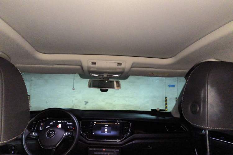 Used Volkswagen T-ROC 2021 280TSI DSG Two-Wheel Drive Comfort Connect Edition Headliner