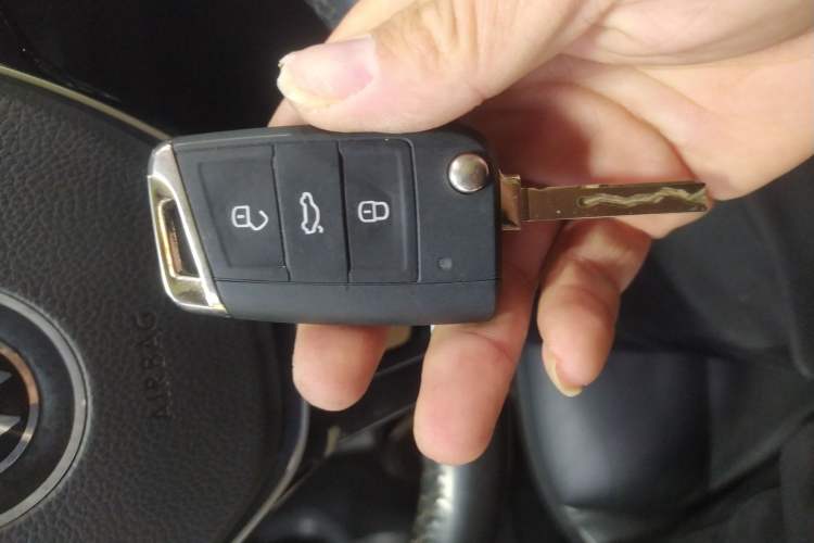 Used Volkswagen T-ROC 2021 280TSI DSG Two-Wheel Drive Comfort Connect Edition Interior 1