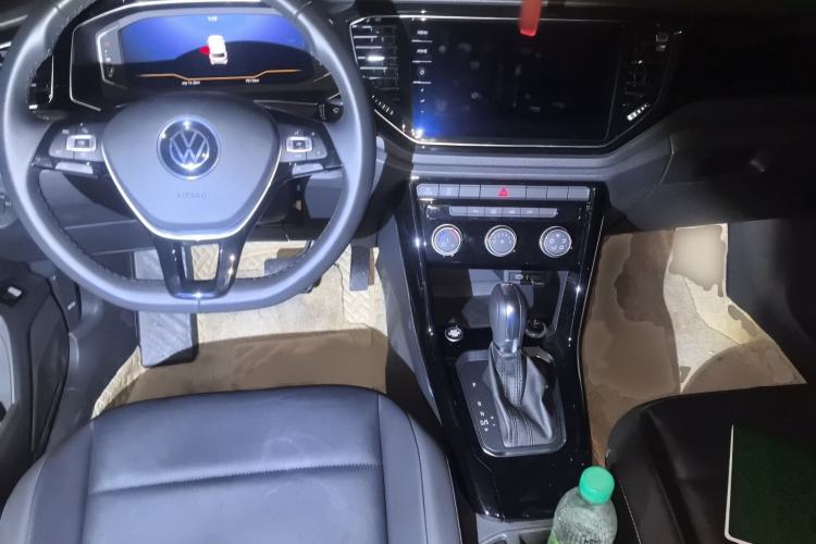 Used Volkswagen T-ROC 2021 280TSI DSG Two-Wheel Drive Comfort Connect Edition Interior 2