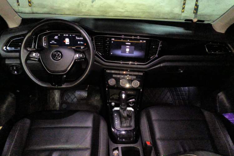 Used Volkswagen T-ROC 2021 280TSI DSG Two-Wheel Drive Comfort Connect Edition Interior 2