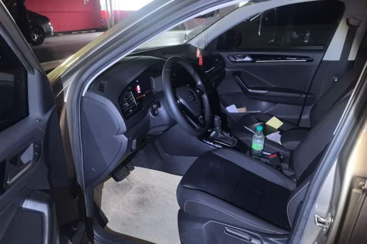 Used Volkswagen T-ROC 2021 280TSI DSG Two-Wheel Drive Comfort Connect Edition Interior 3