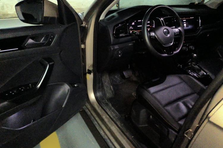 Used Volkswagen T-ROC 2021 280TSI DSG Two-Wheel Drive Comfort Connect Edition Interior 3
