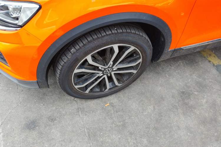 Used Volkswagen T-ROC 2021 Revised Version 280TSI DSG Two-Wheel Drive Comfort & Smart Connectivity Edition Left Front Wheel Hub