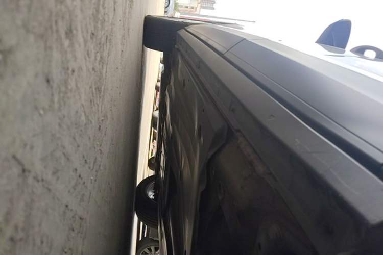 Used Volkswagen T-ROC 2021 280TSI DSG Two-Wheel Drive Elite Connect Edition Left Side Sill