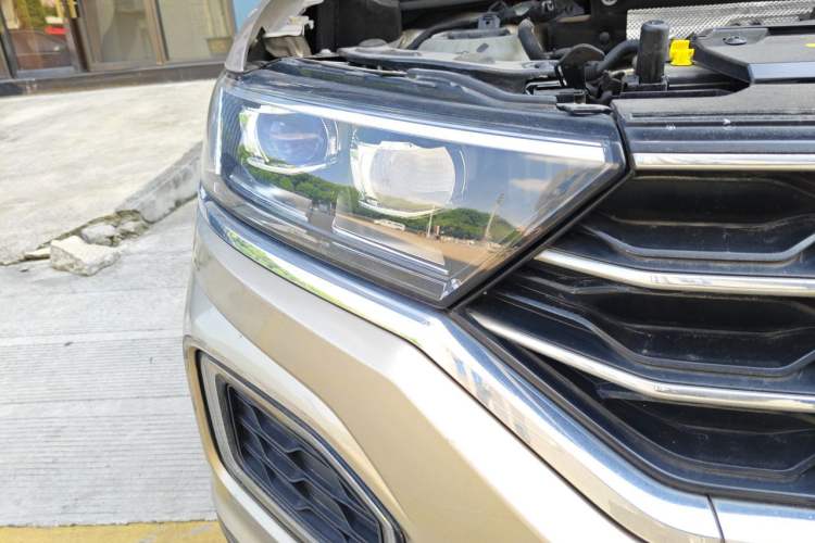 Used Volkswagen T-ROC 2021 280TSI DSG Two-Wheel Drive Comfort Connect Edition Right Front Headlight