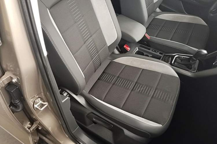 Used Volkswagen T-ROC 2021 280TSI DSG Two-Wheel Drive Elite Connect Edition Right Front Seat
