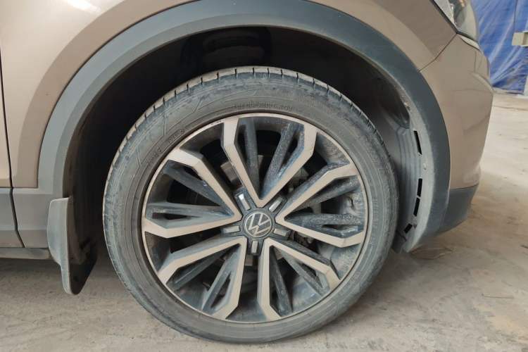 Used Volkswagen T-ROC 2021 280TSI DSG Two-Wheel Drive Comfort Connect 30th Anniversary Edition Right Front Wheel Hub
