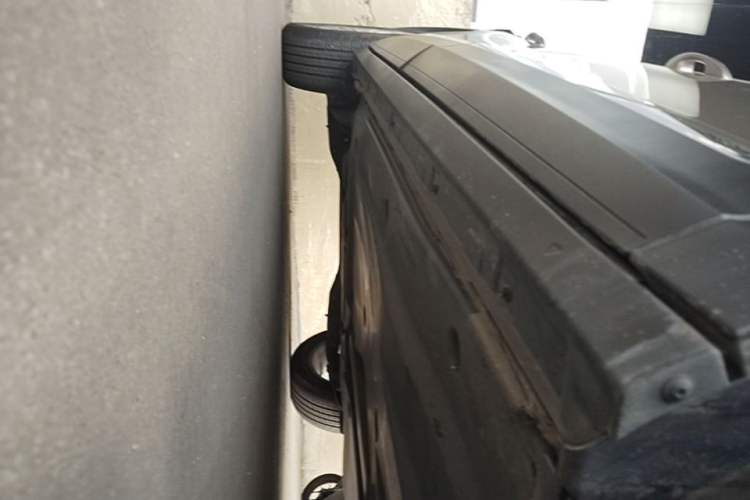 Used Volkswagen T-ROC 2021 280TSI DSG Two-Wheel Drive Elite Connect Edition Right Side Sill