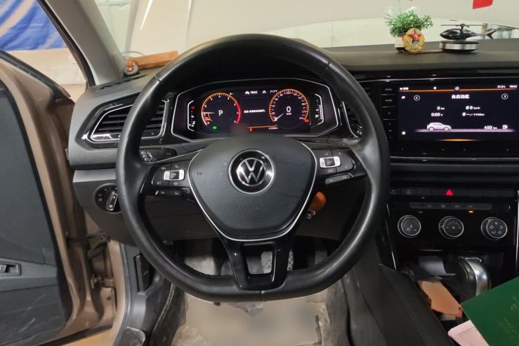 Used Volkswagen T-ROC 2021 280TSI DSG Two-Wheel Drive Comfort Connect 30th Anniversary Edition Steering Wheel