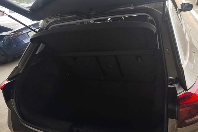 Used Volkswagen T-ROC 2021 280TSI DSG Two-Wheel Drive Elite Connect Edition Trunk