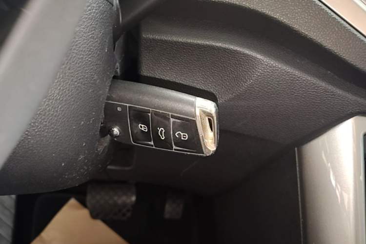 Used Volkswagen T-ROC 2021 280TSI DSG Two-Wheel Drive Elite Connect Edition Vehicle Key