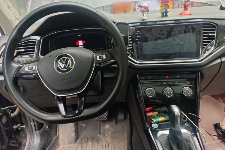 Used Volkswagen T-ROC 2022 280TSI DSG Two-Wheel Drive Comfort PLUS Center Console