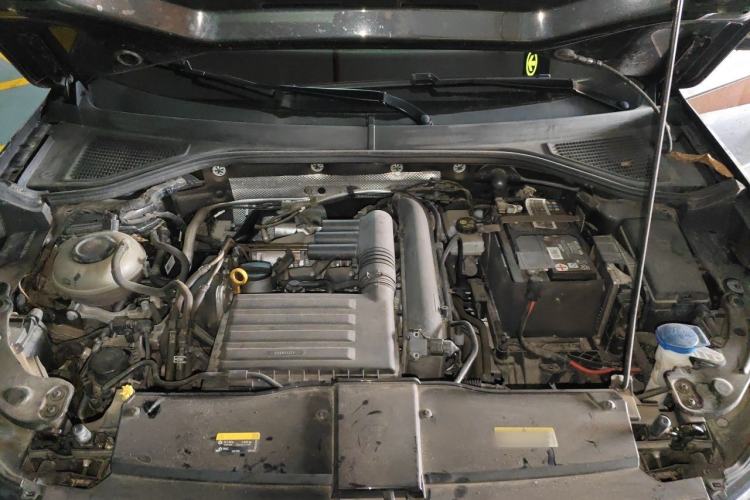 Used Volkswagen T-ROC 2022 280TSI DSG Two-Wheel Drive Comfort PLUS Engine Bay