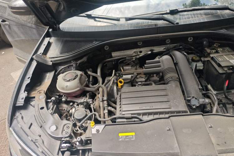 Used Volkswagen T-ROC 2022 280TSI DSG Two-Wheel Drive Comfort PLUS Engine Bay Right