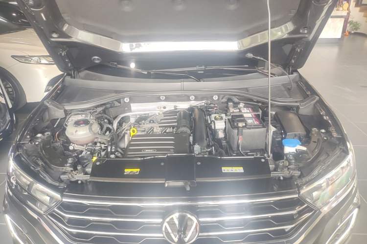 Used Volkswagen T-ROC 2022 280TSI DSG Two-Wheel Drive Comfort PLUS Engine Bay