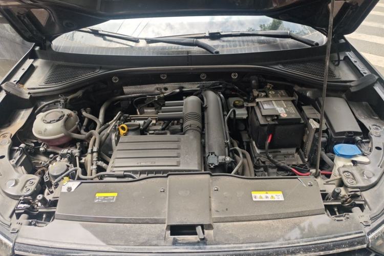 Used Volkswagen T-ROC 2022 280TSI DSG Two-Wheel Drive Comfort PLUS Engine Bay