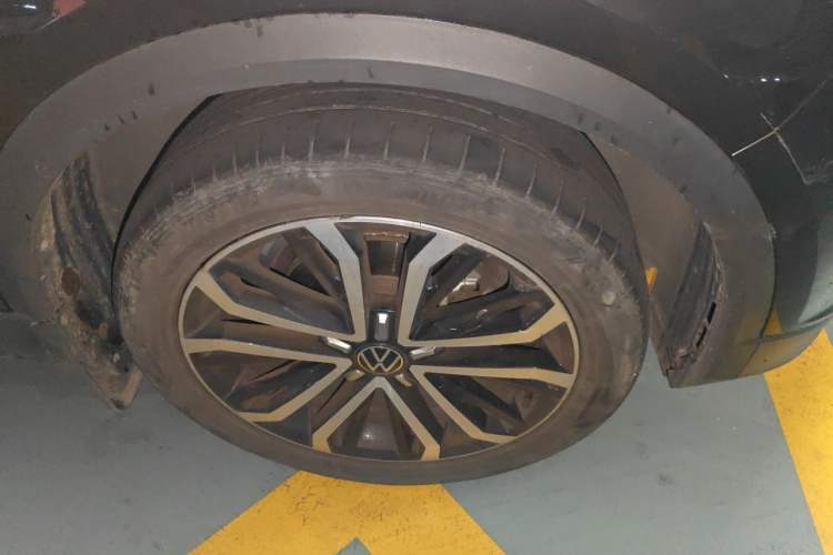 Used Volkswagen T-ROC 2022 280TSI DSG Two-Wheel Drive Comfort PLUS Right Front Wheel Hub