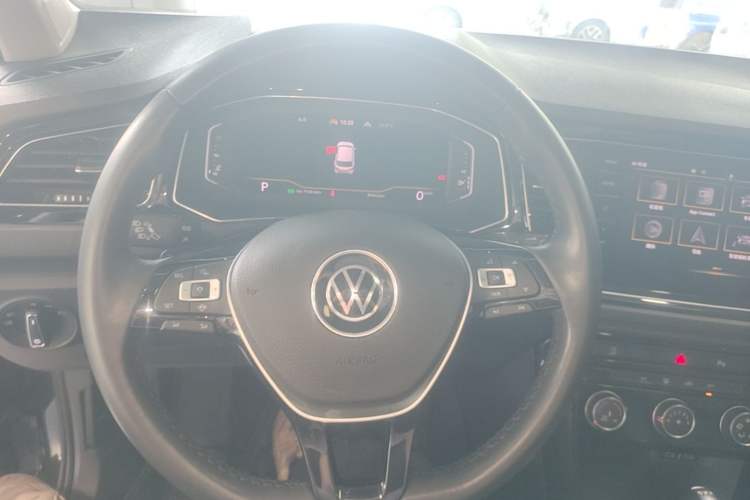 Used Volkswagen T-ROC 2022 280TSI DSG Two-Wheel Drive Comfort PLUS Steering Wheel