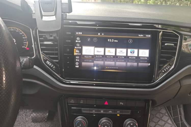 Used Volkswagen T-ROC 2022 280TSI DSG Two-Wheel Drive Comfort PLUS Audio And AC Panel