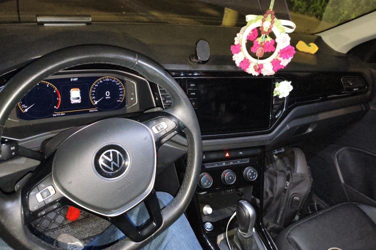 Used Volkswagen T-ROC 2022 280TSI DSG Two-Wheel Drive Comfort PLUS Center Console