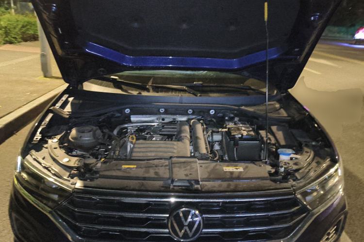Used Volkswagen T-ROC 2022 280TSI DSG Two-Wheel Drive Comfort PLUS Engine Bay
