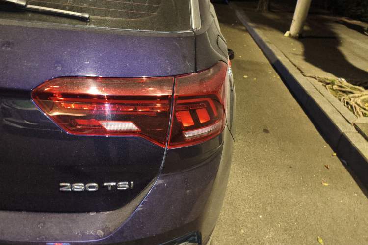 Used Volkswagen T-ROC 2022 280TSI DSG Two-Wheel Drive Comfort PLUS Right Rear Taillight