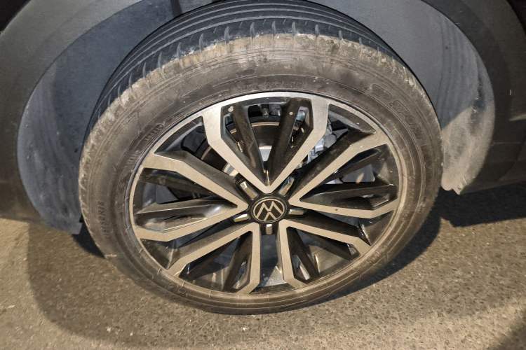 Used Volkswagen T-ROC 2022 280TSI DSG Two-Wheel Drive Comfort PLUS Right Rear Wheel Hub