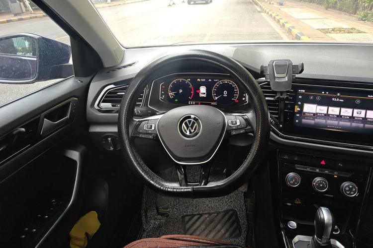 Used Volkswagen T-ROC 2022 280TSI DSG Two-Wheel Drive Comfort PLUS Steering Wheel