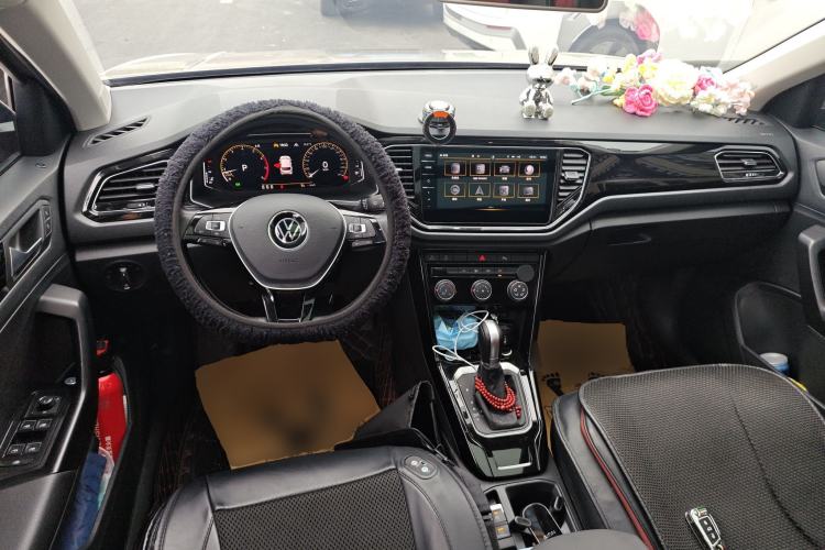 Used Volkswagen T-ROC 2022 280TSI DSG Two-Wheel Drive Comfort PLUS Center Console