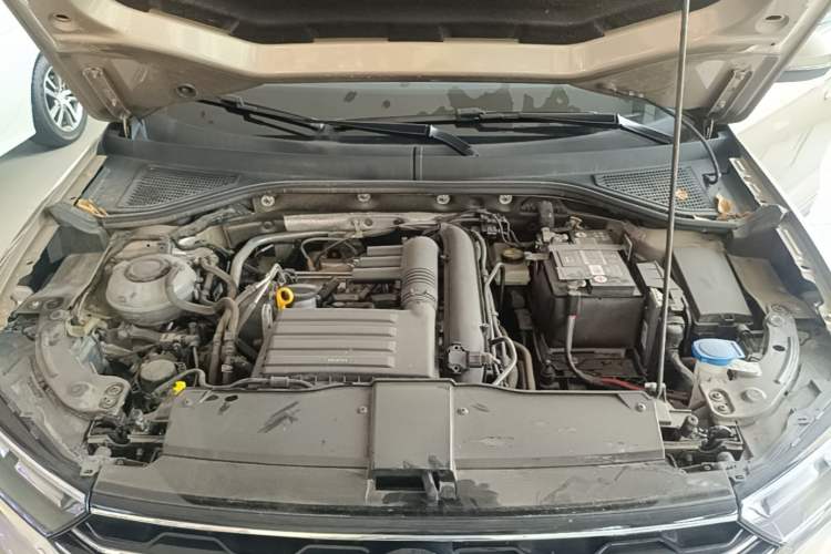 Used Volkswagen T-ROC 2022 280TSI DSG Two-Wheel Drive Elite PLUS Engine Bay