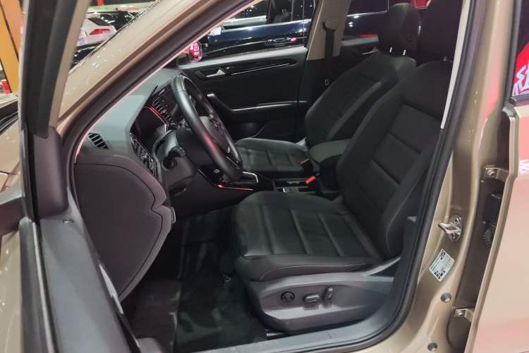 Used Volkswagen T-ROC 2022 280TSI DSG Two-Wheel Drive Comfort PLUS Left Front Seat