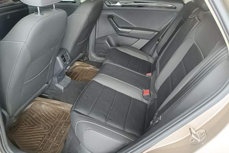 Used Volkswagen T-ROC 2022 280TSI DSG Two-Wheel Drive Elite PLUS Left Rear Seat
