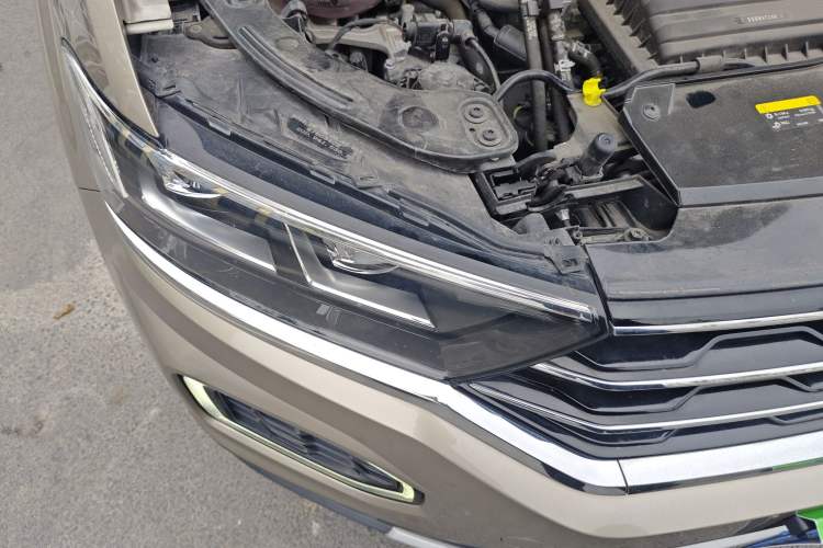 Used Volkswagen T-ROC 2022 280TSI DSG Two-Wheel Drive Comfort PLUS Right Front Headlight